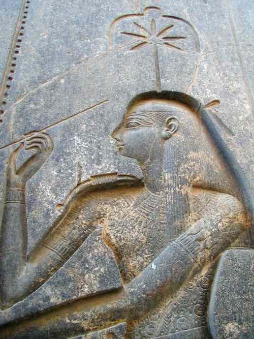 Seshat  has a seven point star above her.